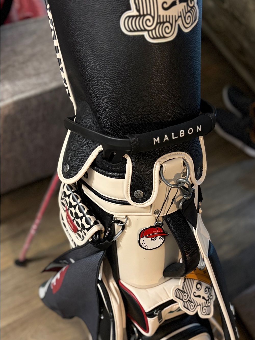 Malbon King of Hearts Stand golf bag w/matching towel. - Picture 7 of 15
